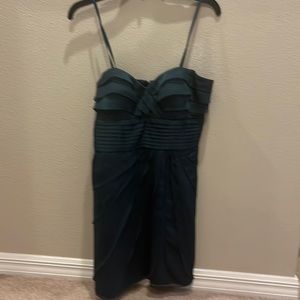 It is a dark green formal dress. It can be strapless. Great for formal events.